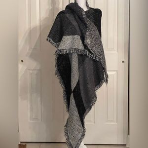 New Eddie Bauer Wrap Blanket, Fall/Winter Warm, Fuzzy, Stylish Grays/Black OS